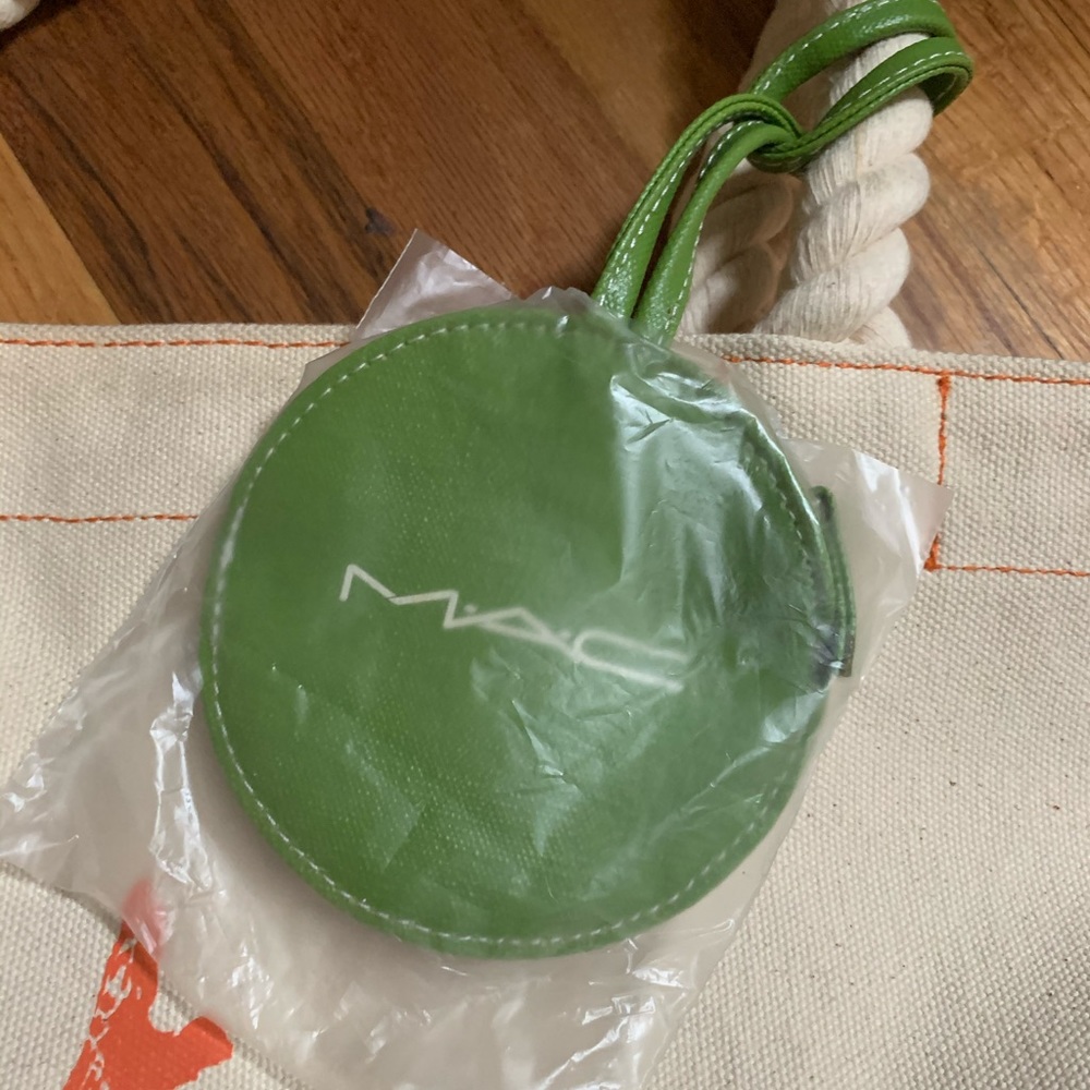 MAC Cosmetics To The Beach bag COLLECTORS ITEM - Picture 7 of 9